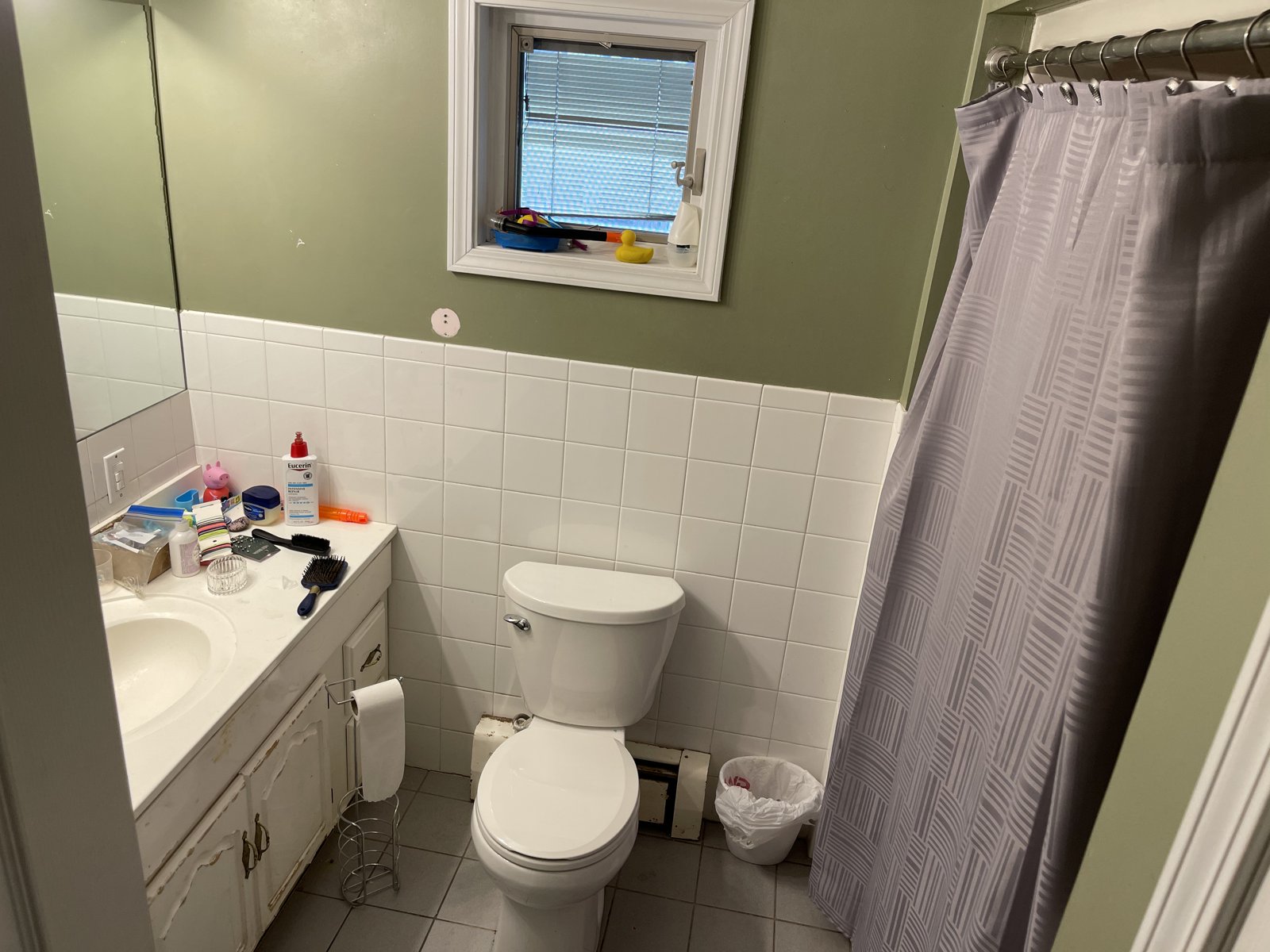 Penn Avenue front-house bathroom in Green Ridge, Scranton, before updates, photo 1