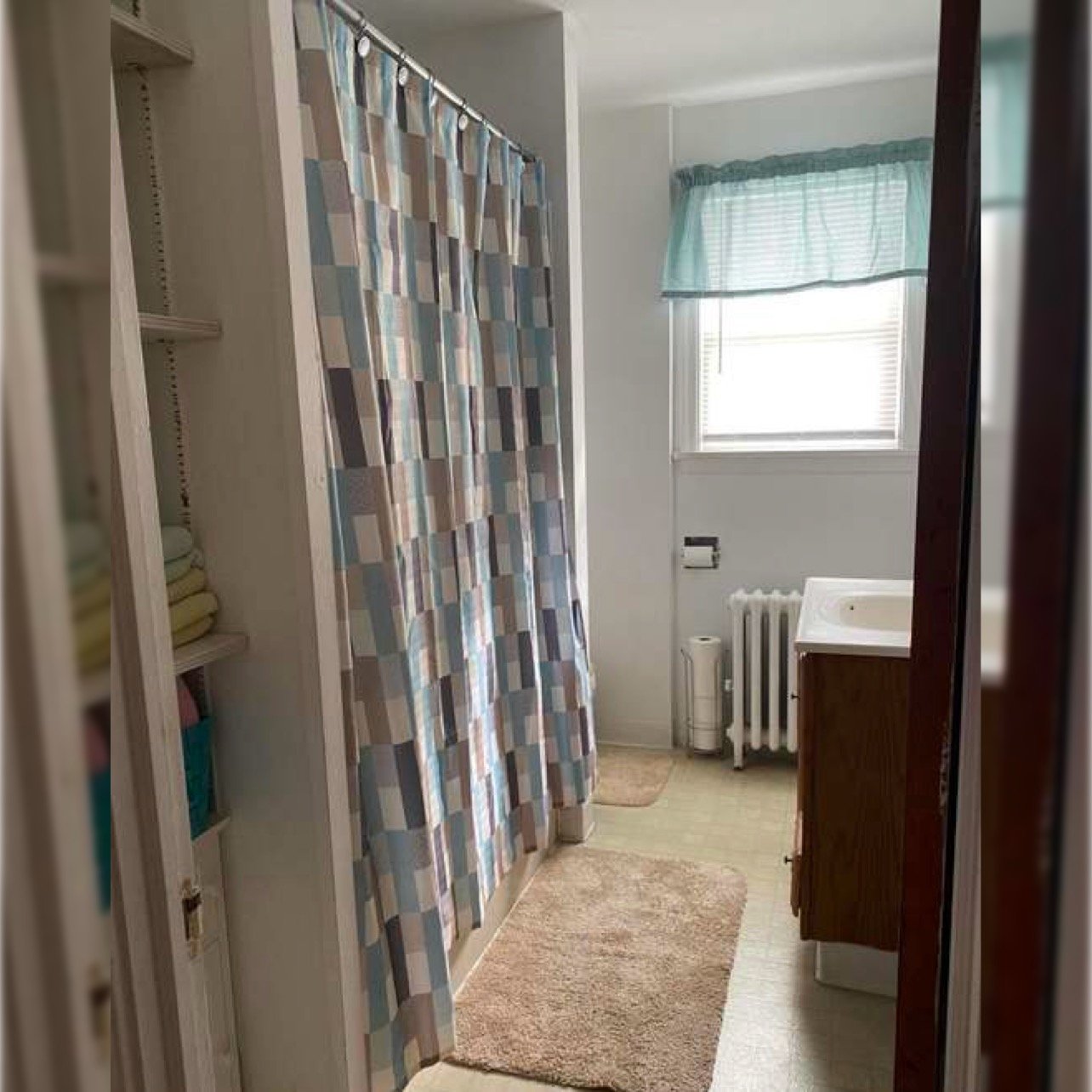 South Webster Avenue three-unit bathroom in Scranton at purchase, photo 7