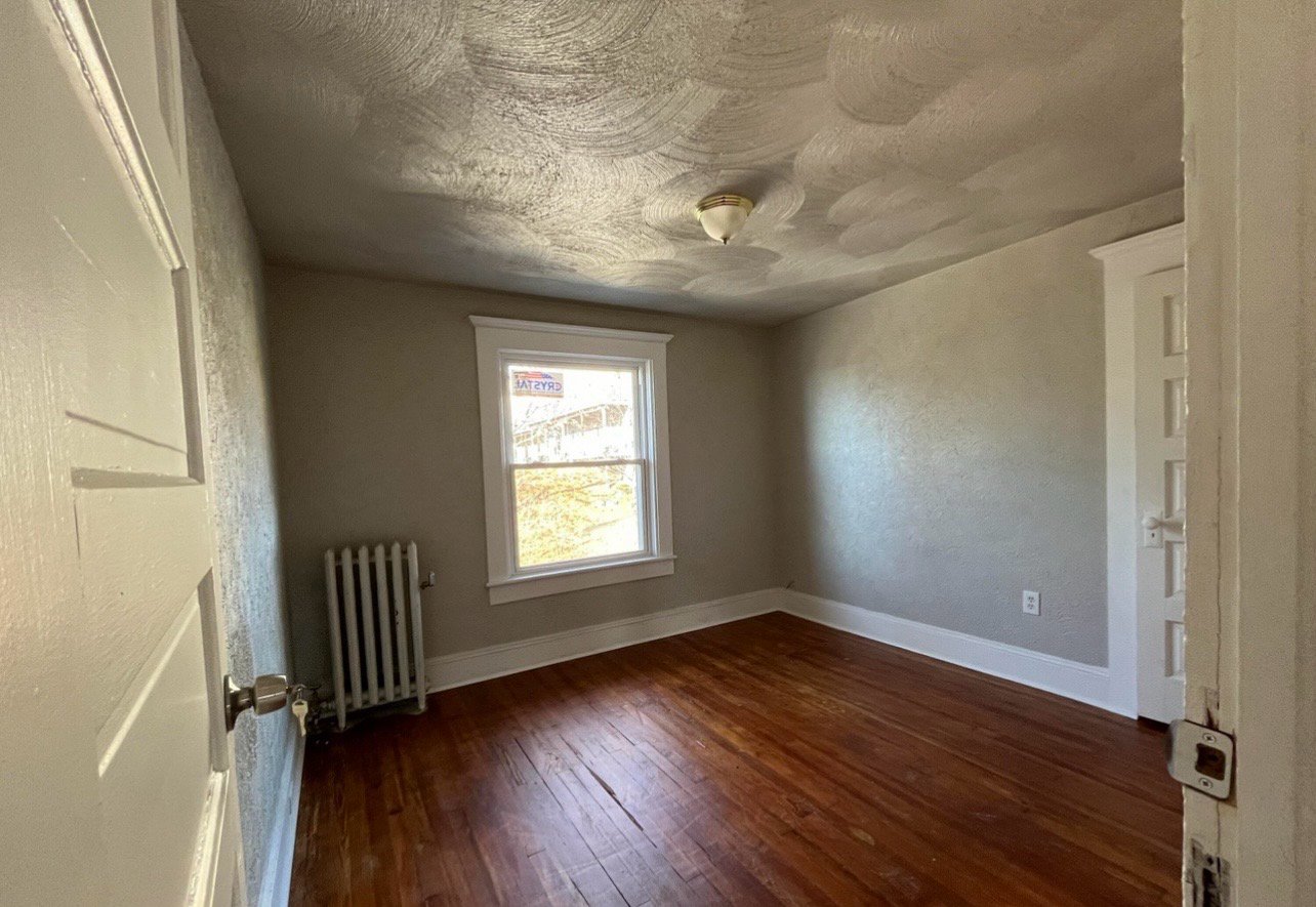 Taylor Avenue room in Scranton, after photo