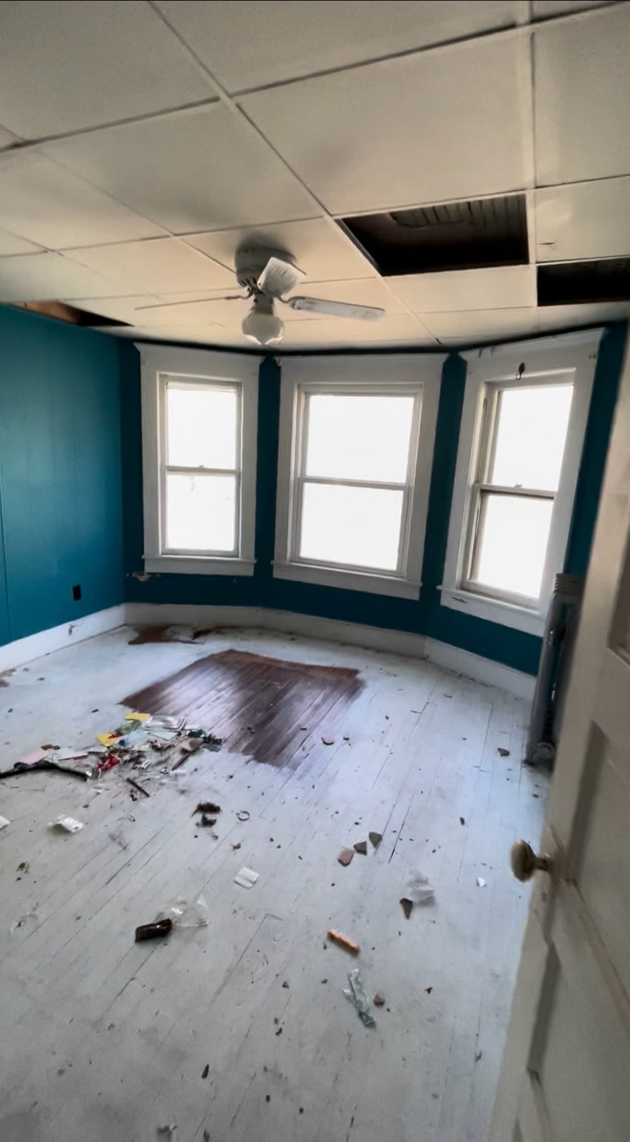 Taylor Avenue bedroom in Scranton, before photo